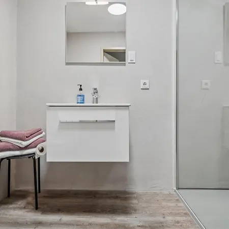 Apartment Gorgeous In With Wifi - Dth316 *